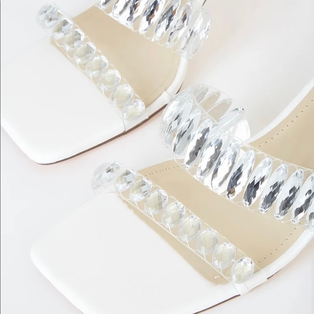 Never worn size 6 1/2 heels! I had ordered the wrong size as a gift! Super cute.